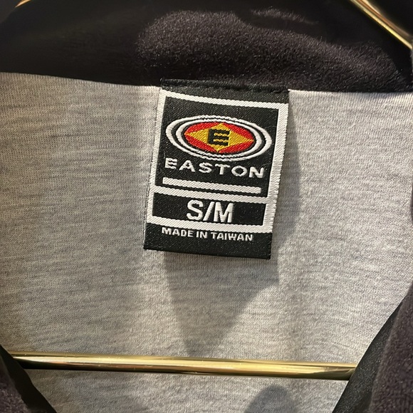 Easton - Vented Front Zip Lined  Windbreaker. - Picture 6 of 8